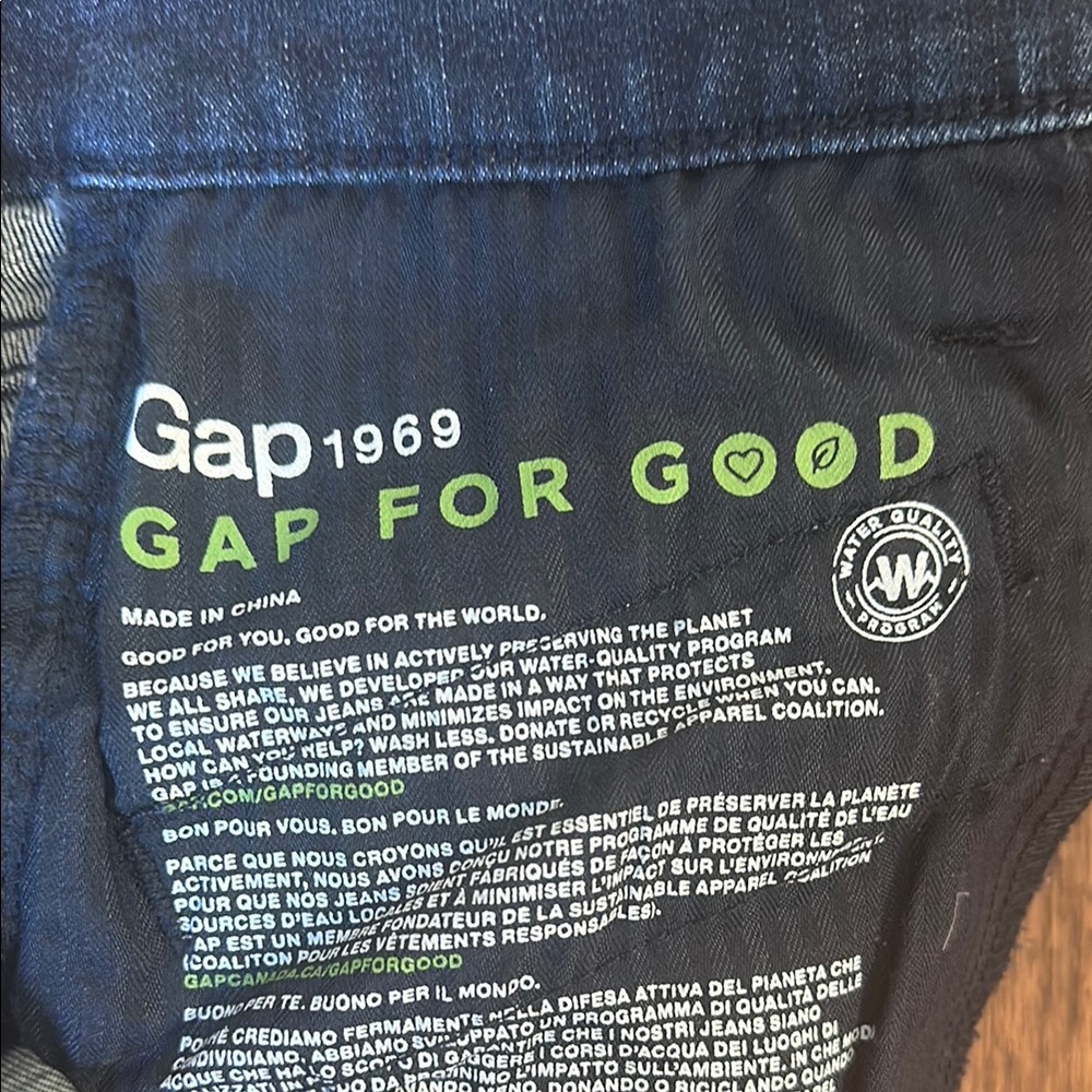 EUC Gap True Skinny Jeans Moto Fashion with zipper and seamed detailing - Picture 4 of 5